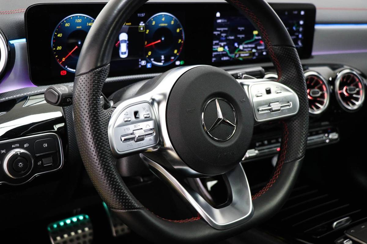 Mercedes-Benz CLA Mercedes-Benz CLA-klasse 180 AMG Line | WIDESCREEN | PANORAMADAK | SFEERVERLICHTING