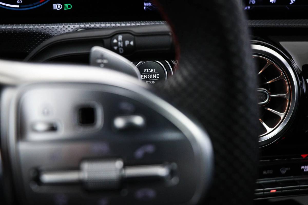 Mercedes-Benz CLA Mercedes-Benz CLA-klasse 180 AMG Line | WIDESCREEN | PANORAMADAK | SFEERVERLICHTING