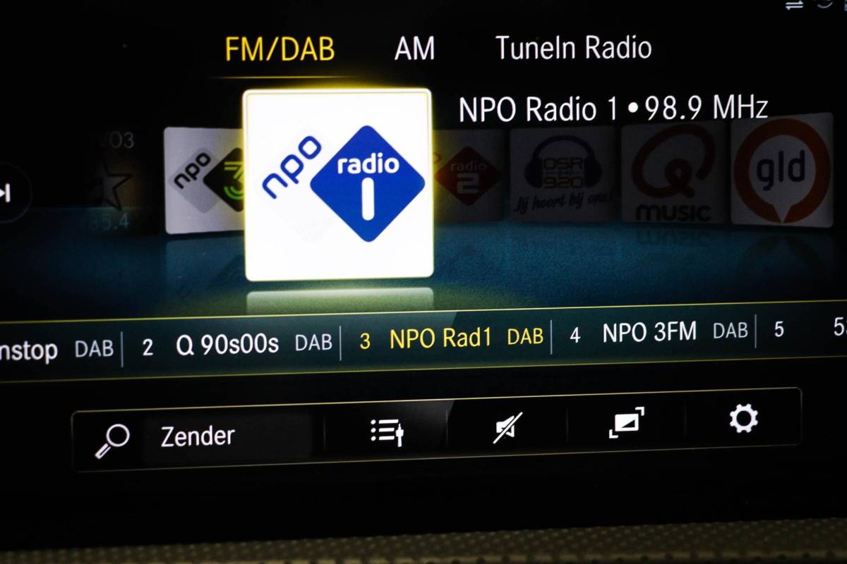 Mercedes-Benz CLA Mercedes-Benz CLA-klasse 180 AMG Line | WIDESCREEN | PANORAMADAK | SFEERVERLICHTING