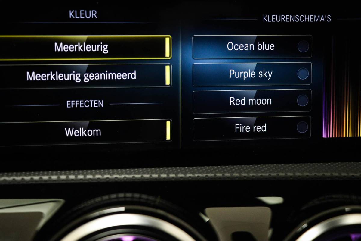 Mercedes-Benz CLA Mercedes-Benz CLA-klasse 180 AMG Line | WIDESCREEN | PANORAMADAK | SFEERVERLICHTING