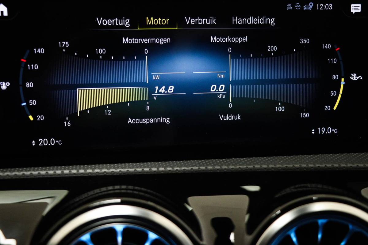Mercedes-Benz CLA Mercedes-Benz CLA-klasse 180 AMG Line | WIDESCREEN | PANORAMADAK | SFEERVERLICHTING