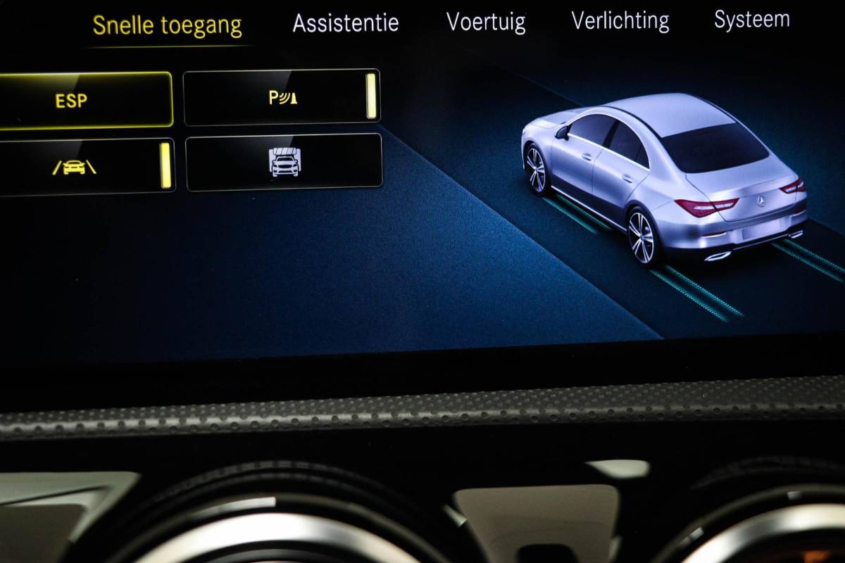 Mercedes-Benz CLA Mercedes-Benz CLA-klasse 180 AMG Line | WIDESCREEN | PANORAMADAK | SFEERVERLICHTING