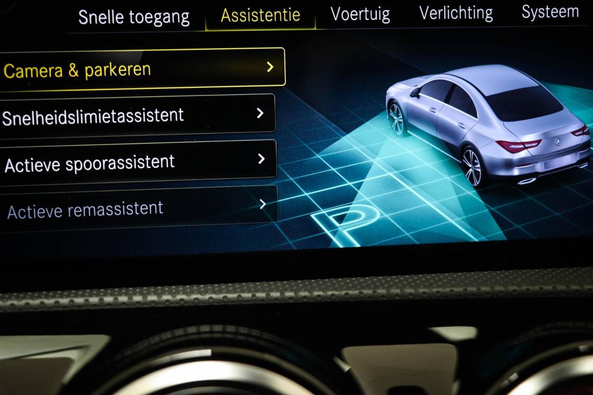 Mercedes-Benz CLA Mercedes-Benz CLA-klasse 180 AMG Line | WIDESCREEN | PANORAMADAK | SFEERVERLICHTING
