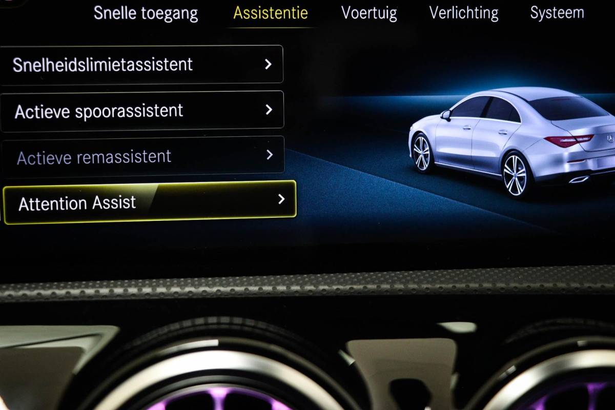 Mercedes-Benz CLA Mercedes-Benz CLA-klasse 180 AMG Line | WIDESCREEN | PANORAMADAK | SFEERVERLICHTING