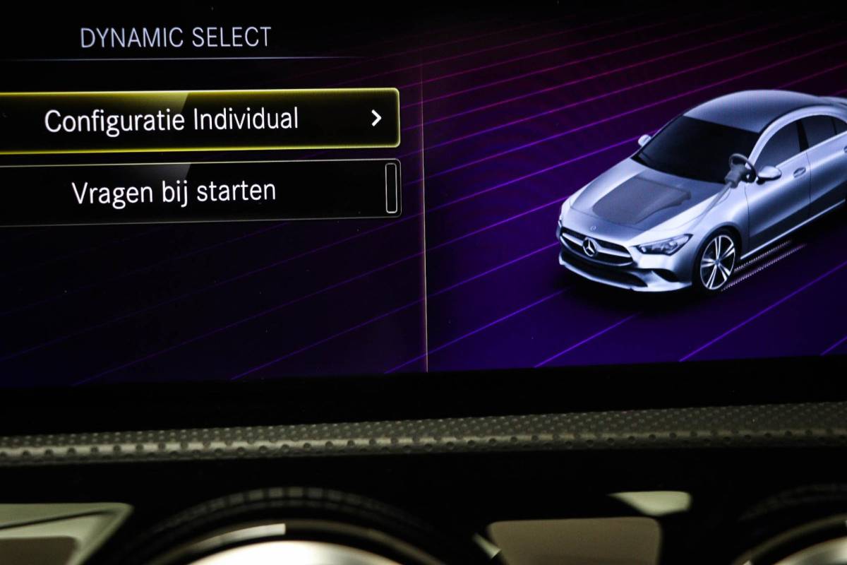Mercedes-Benz CLA Mercedes-Benz CLA-klasse 180 AMG Line | WIDESCREEN | PANORAMADAK | SFEERVERLICHTING