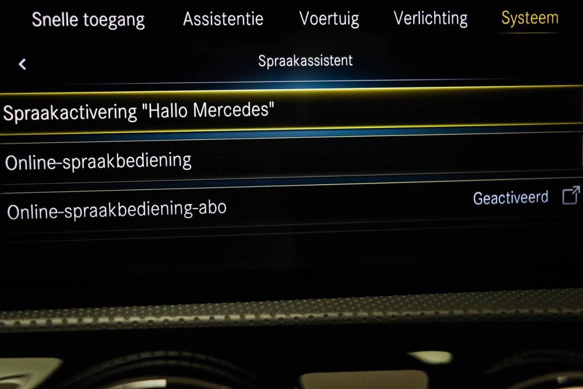 Mercedes-Benz CLA Mercedes-Benz CLA-klasse 180 AMG Line | WIDESCREEN | PANORAMADAK | SFEERVERLICHTING