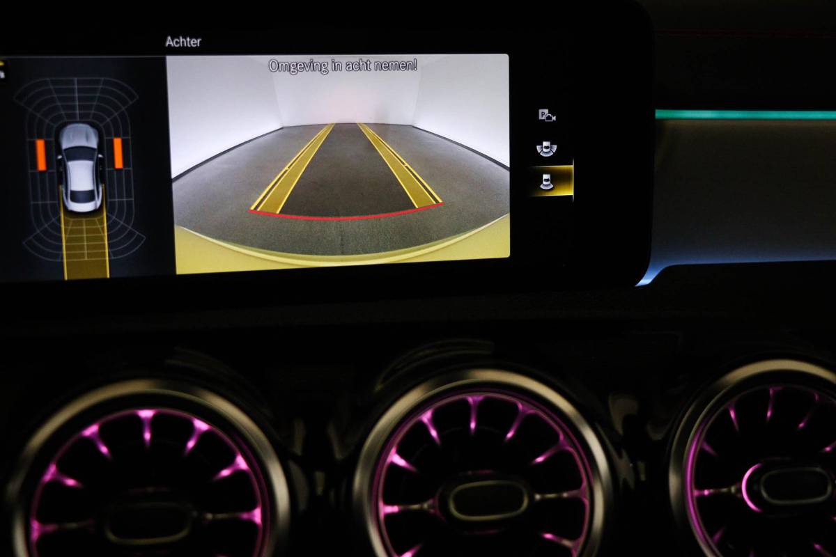 Mercedes-Benz CLA Mercedes-Benz CLA-klasse 180 AMG Line | WIDESCREEN | PANORAMADAK | SFEERVERLICHTING