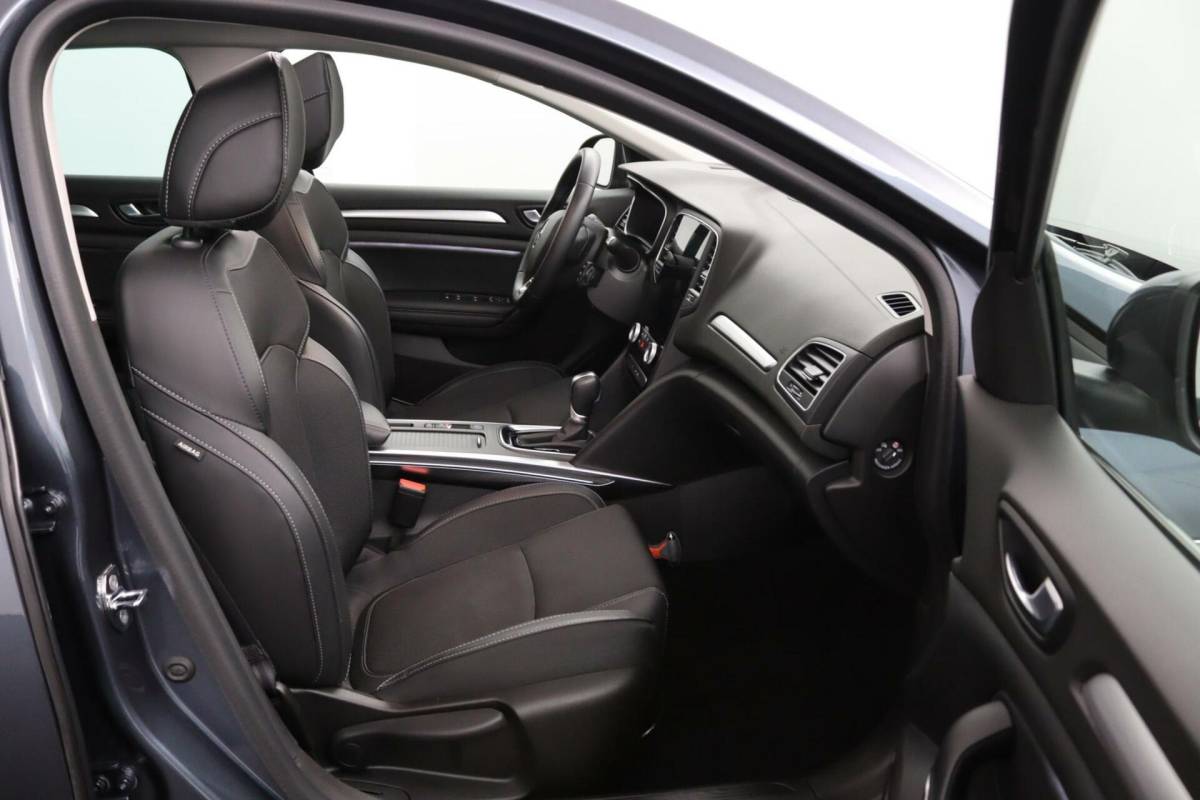 Renault Megane E-Tech Renault Megane Estate 1.6 E-Tech Plug-In Hybrid 160 Intens Schuifdak