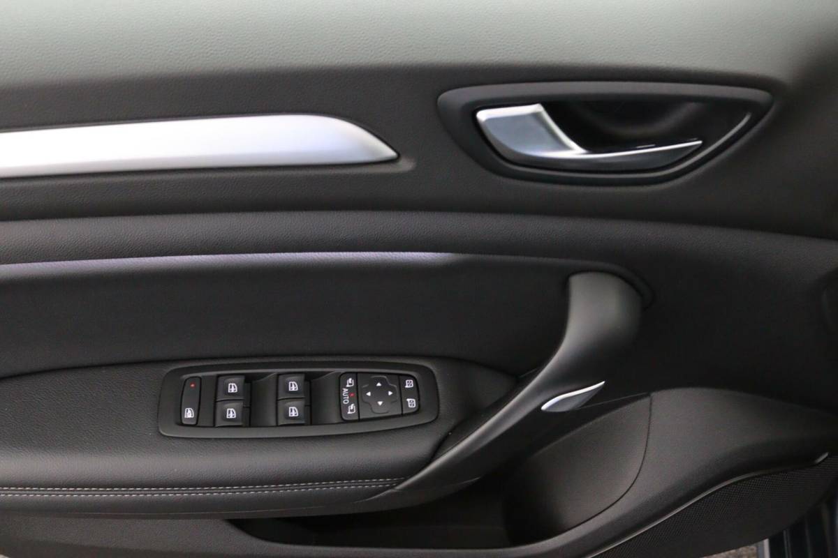 Renault Megane E-Tech Renault Megane Estate 1.6 E-Tech Plug-In Hybrid 160 Intens Schuifdak