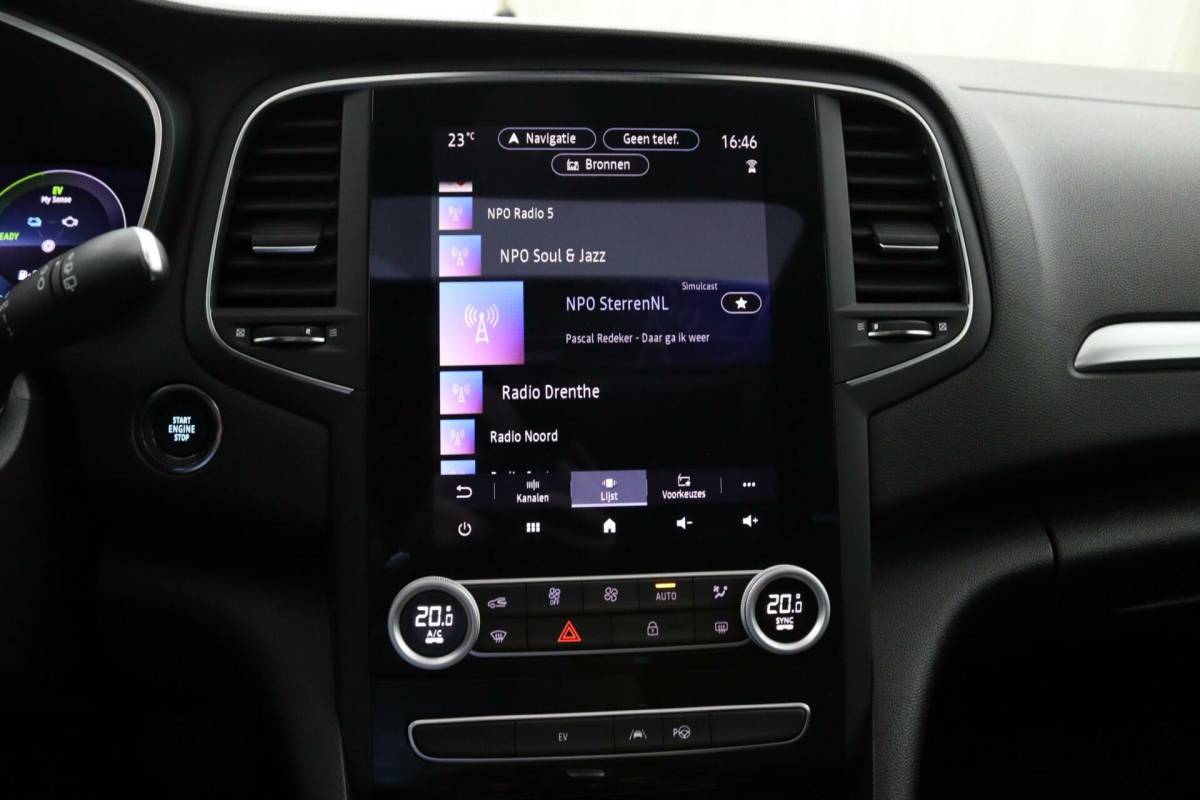 Renault Megane E-Tech Renault Megane Estate 1.6 E-Tech Plug-In Hybrid 160 Intens Schuifdak