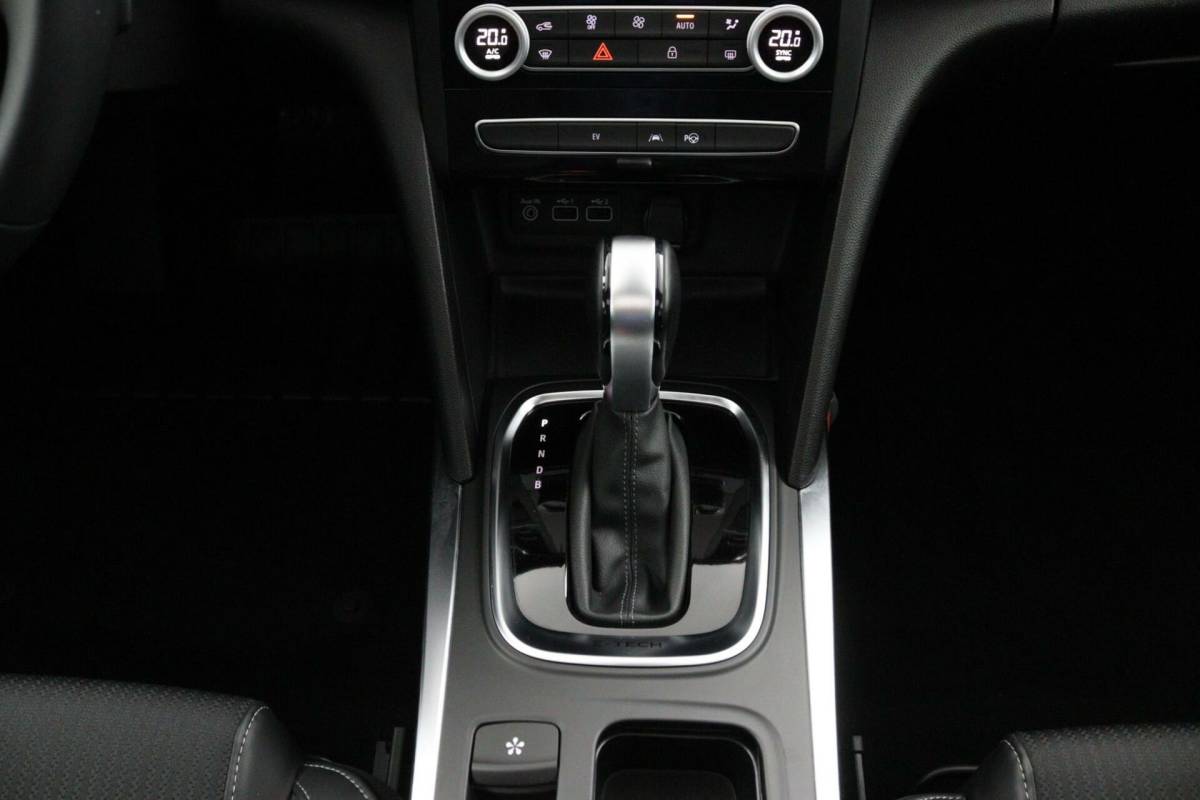 Renault Megane E-Tech Renault Megane Estate 1.6 E-Tech Plug-In Hybrid 160 Intens Schuifdak