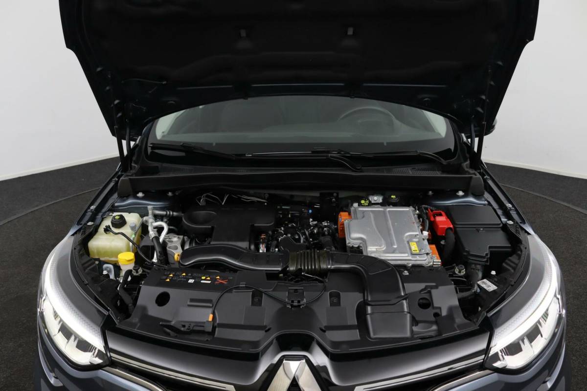 Renault Megane E-Tech Renault Megane Estate 1.6 E-Tech Plug-In Hybrid 160 Intens Schuifdak