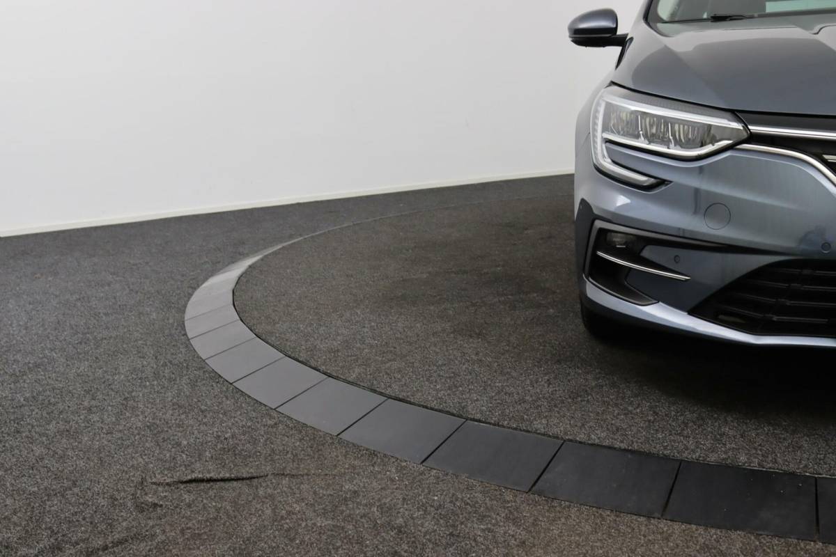 Renault Megane E-Tech Renault Megane Estate 1.6 E-Tech Plug-In Hybrid 160 Intens Schuifdak