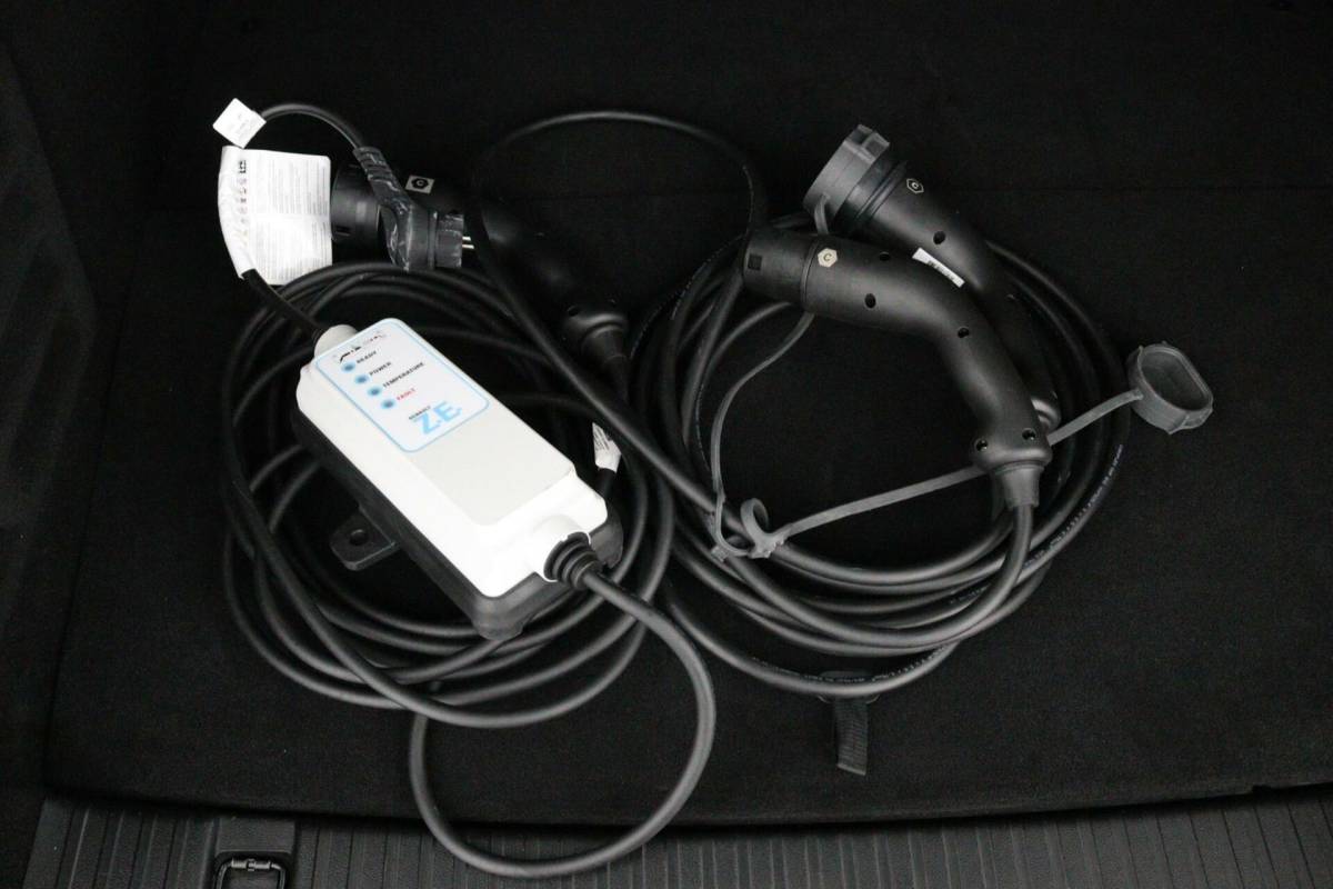 Renault Megane E-Tech Renault Megane Estate 1.6 E-Tech Plug-In Hybrid 160 Intens Schuifdak