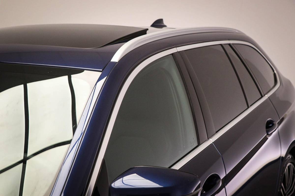 BMW 5 Serie BMW 5-serie Touring 530i M-Sport High Executive | PANORAMADAK | CAMERA | TREKHAAK AFNEEMBAAR