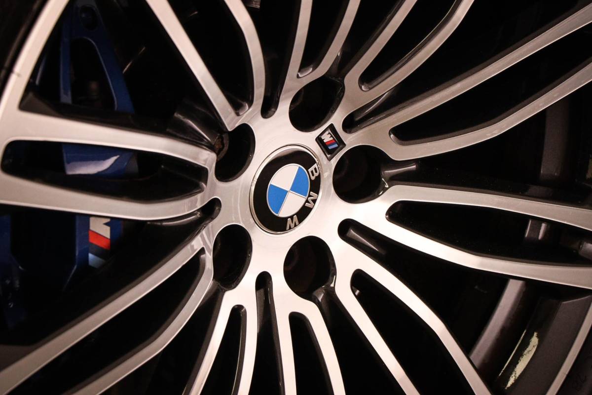 BMW 5 Serie BMW 5-serie Touring 530i M-Sport High Executive | PANORAMADAK | CAMERA | TREKHAAK AFNEEMBAAR