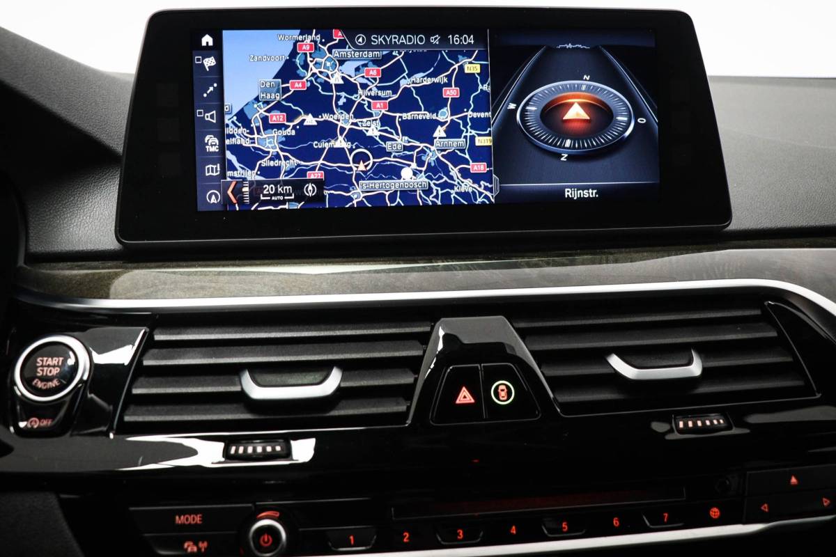 BMW 5 Serie BMW 5-serie Touring 530i M-Sport High Executive | PANORAMADAK | CAMERA | TREKHAAK AFNEEMBAAR