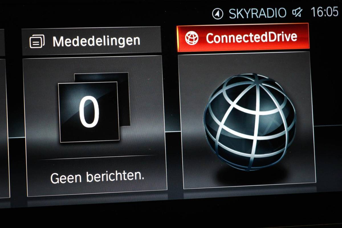 BMW 5 Serie BMW 5-serie Touring 530i M-Sport High Executive | PANORAMADAK | CAMERA | TREKHAAK AFNEEMBAAR