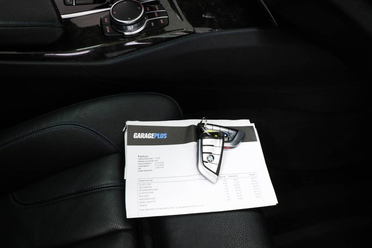BMW 5 Serie BMW 5-serie Touring 530i M-Sport High Executive | PANORAMADAK | CAMERA | TREKHAAK AFNEEMBAAR