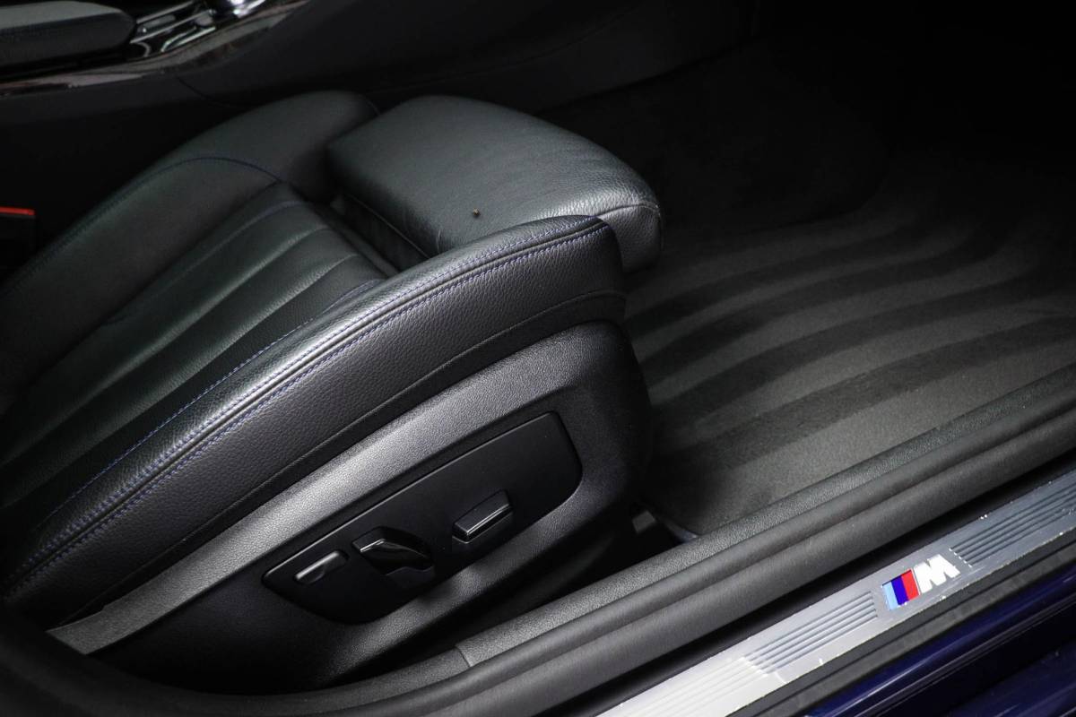 BMW 5 Serie BMW 5-serie Touring 530i M-Sport High Executive | PANORAMADAK | CAMERA | TREKHAAK AFNEEMBAAR
