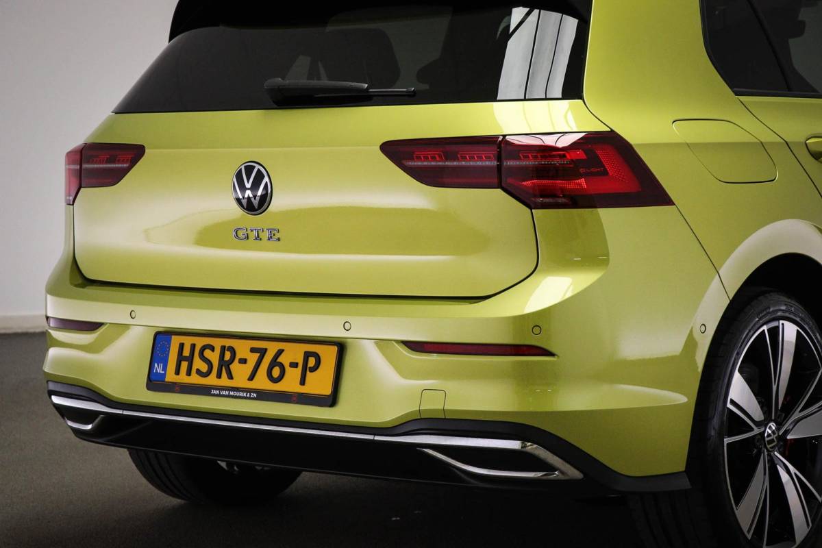 Volkswagen Golf Volkswagen Golf 1.4 eHybrid GTE | PANORAMADAK | WINTER / ASSISTENTIE- PACK | IQ LIGHT | CAMERA