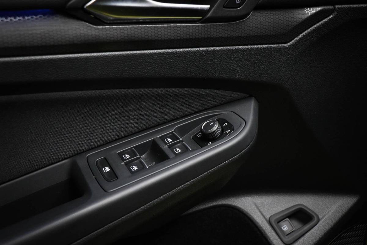 Volkswagen Golf Volkswagen Golf 1.4 eHybrid GTE | PANORAMADAK | WINTER / ASSISTENTIE- PACK | IQ LIGHT | CAMERA