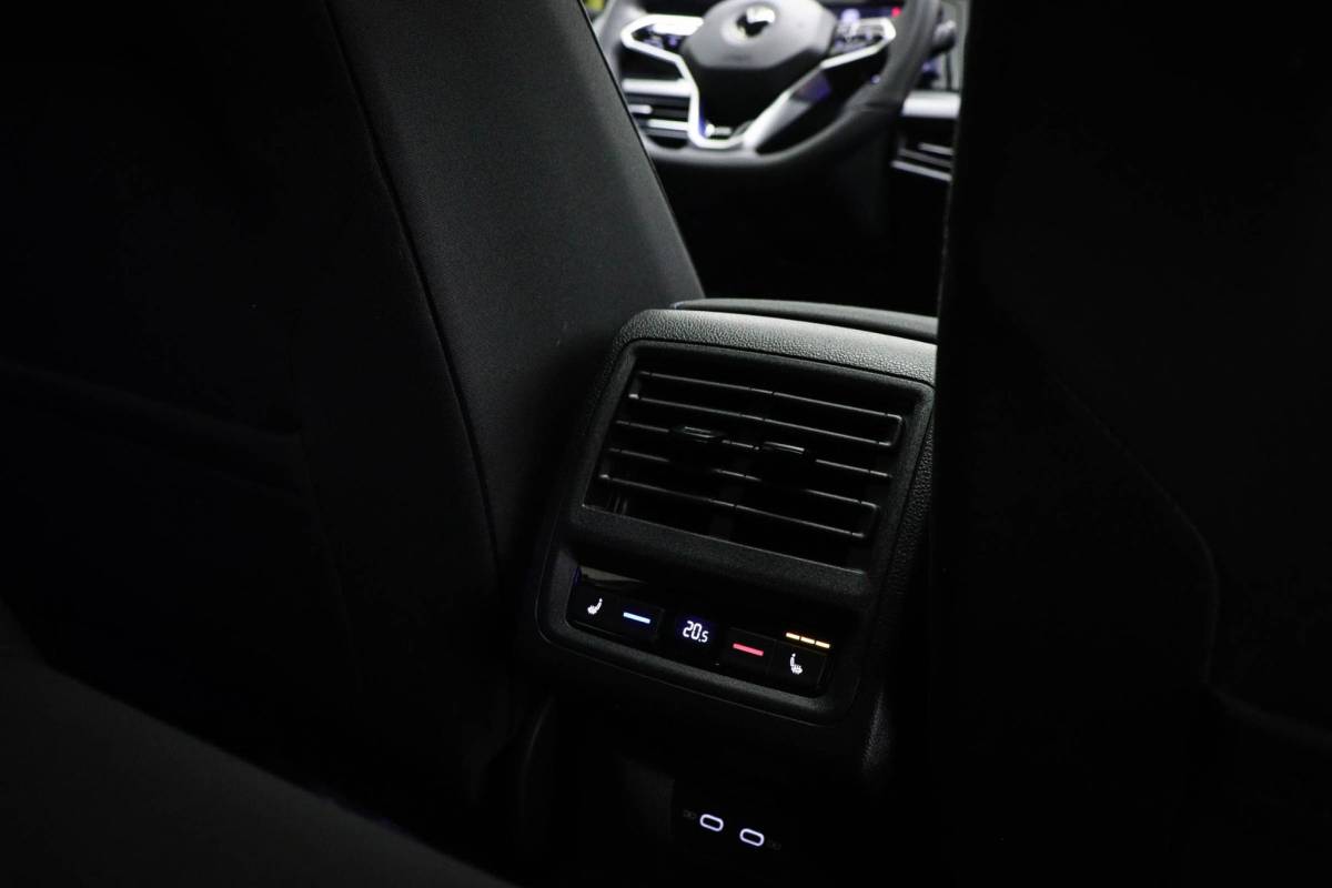 Volkswagen Golf Volkswagen Golf 1.4 eHybrid GTE | PANORAMADAK | WINTER / ASSISTENTIE- PACK | IQ LIGHT | CAMERA