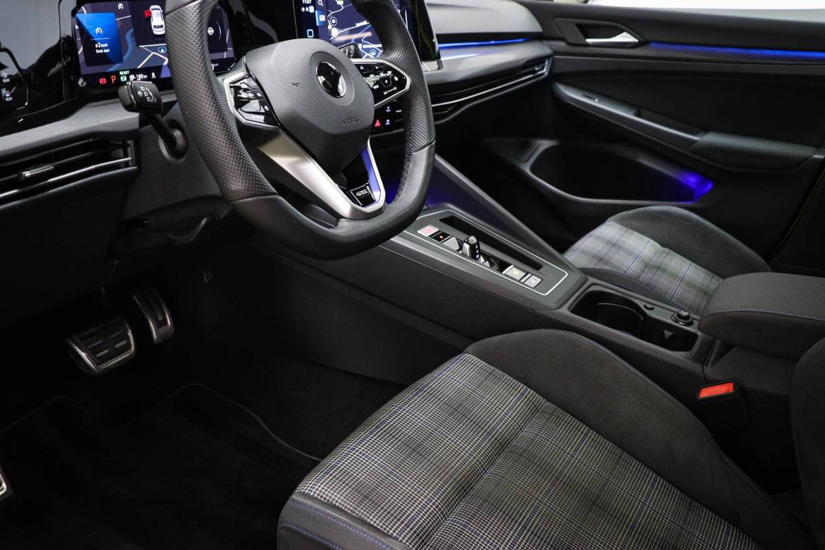 Volkswagen Golf Volkswagen Golf 1.4 eHybrid GTE | PANORAMADAK | WINTER / ASSISTENTIE- PACK | IQ LIGHT | CAMERA