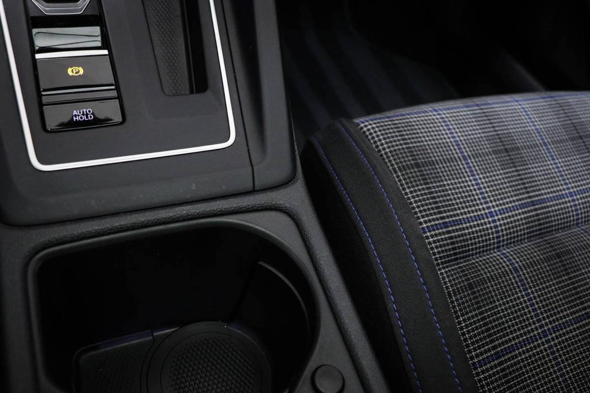 Volkswagen Golf Volkswagen Golf 1.4 eHybrid GTE | PANORAMADAK | WINTER / ASSISTENTIE- PACK | IQ LIGHT | CAMERA