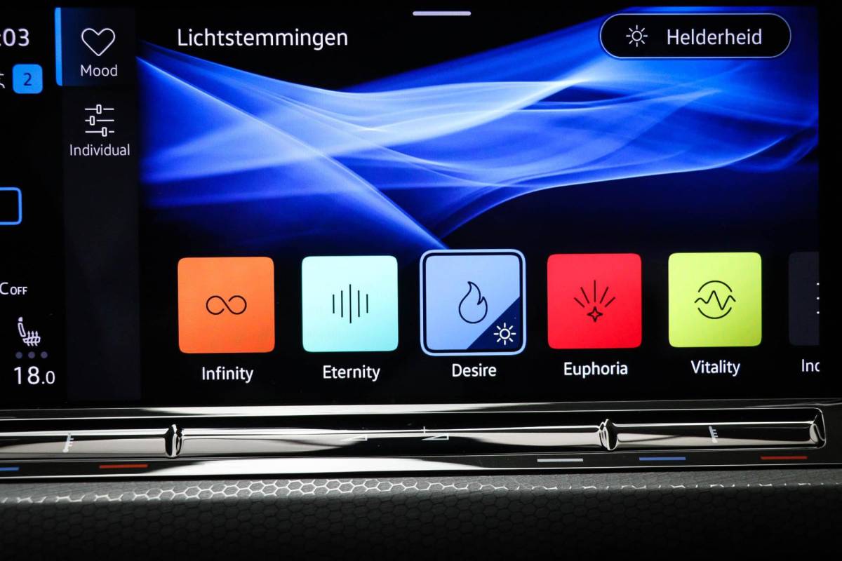 Volkswagen Golf Volkswagen Golf 1.4 eHybrid GTE | PANORAMADAK | WINTER / ASSISTENTIE- PACK | IQ LIGHT | CAMERA