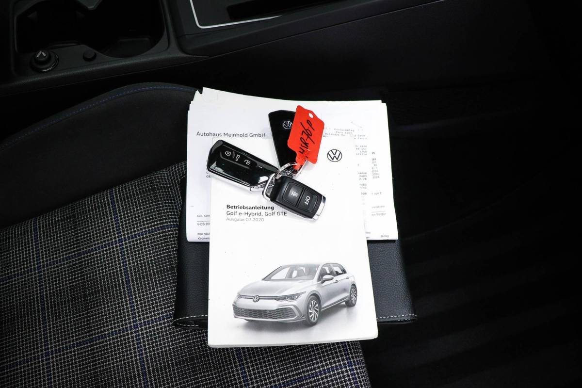 Volkswagen Golf Volkswagen Golf 1.4 eHybrid GTE | PANORAMADAK | WINTER / ASSISTENTIE- PACK | IQ LIGHT | CAMERA