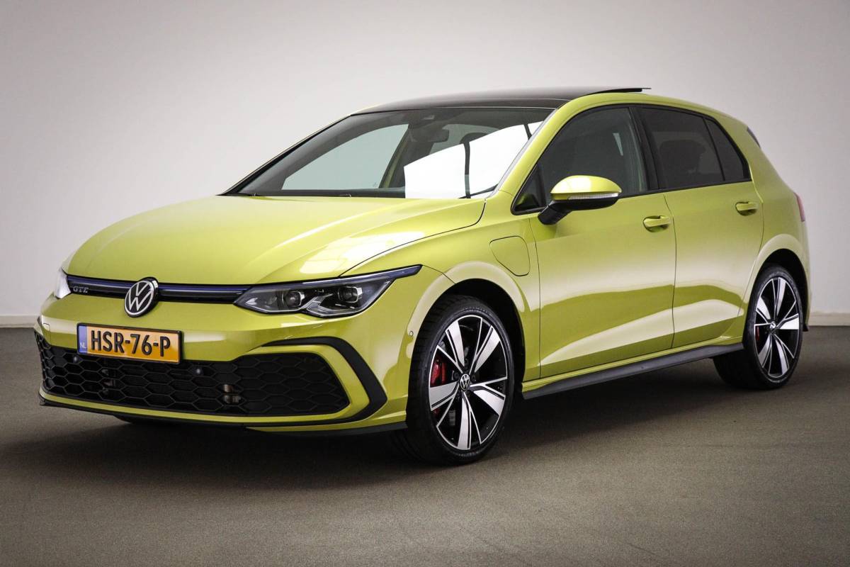 Volkswagen Golf Volkswagen Golf 1.4 eHybrid GTE | PANORAMADAK | WINTER / ASSISTENTIE- PACK | IQ LIGHT | CAMERA