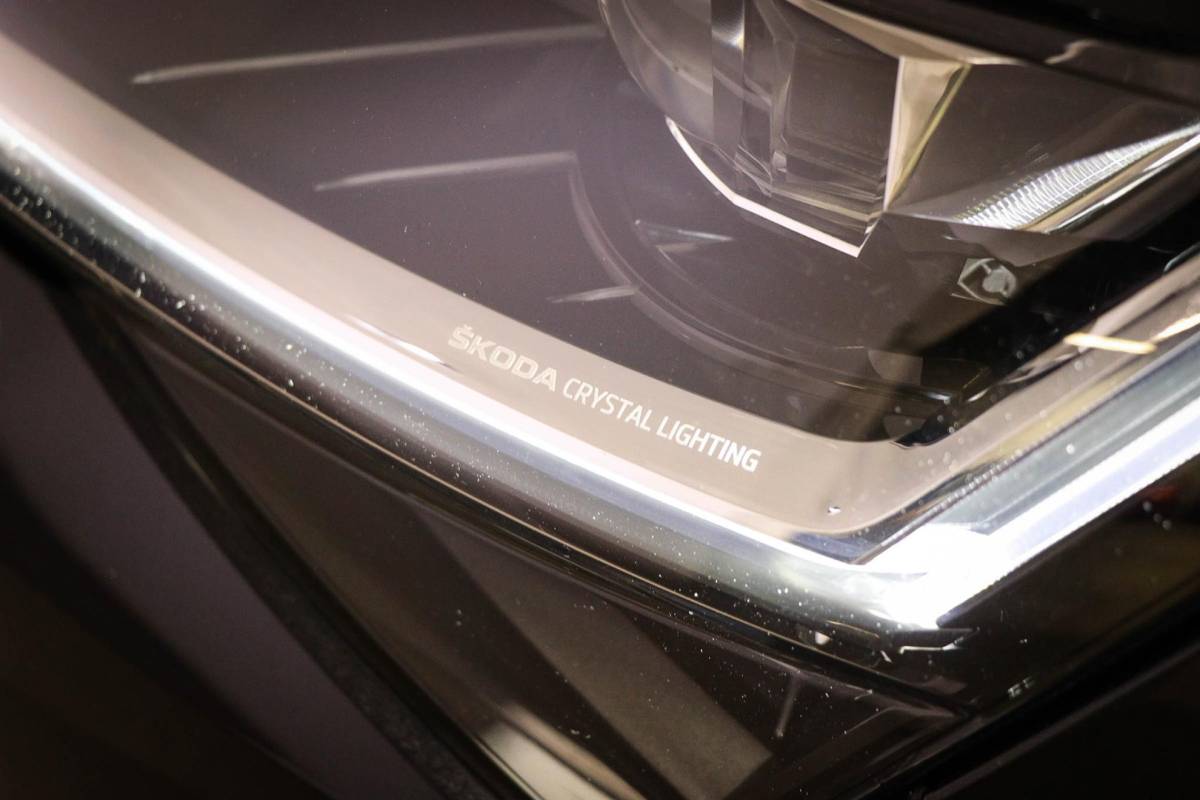 Škoda Superb Skoda Superb Combi 1.4 TSI iV Sportline Business | Panoramadak | Sport stoelen |