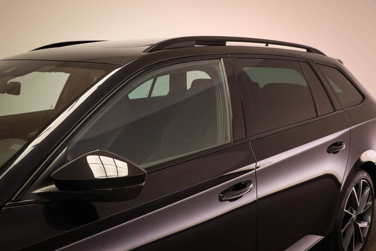 Škoda Superb Skoda Superb Combi 1.4 TSI iV Sportline Business | Panoramadak | Sport stoelen |