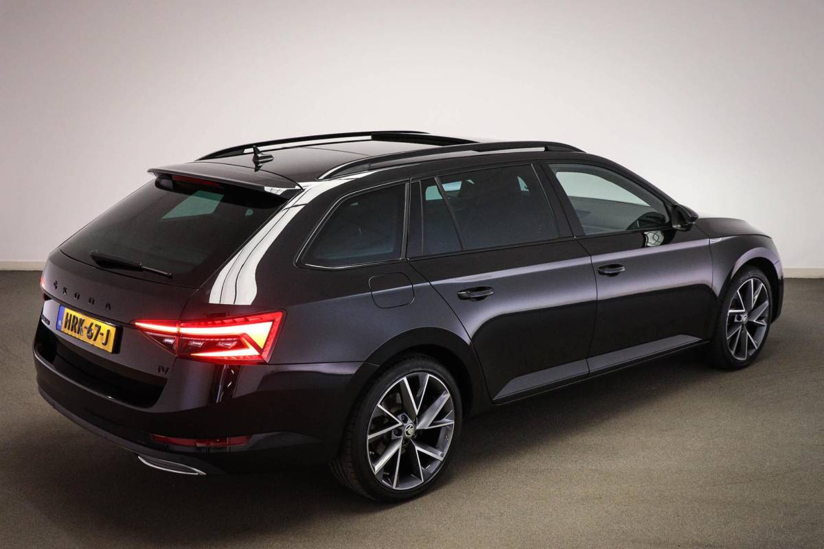 Škoda Superb Skoda Superb Combi 1.4 TSI iV Sportline Business | Panoramadak | Sport stoelen |