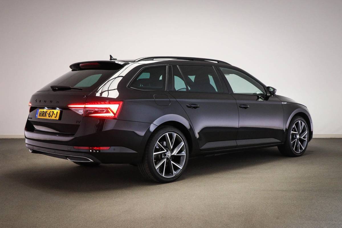 Škoda Superb Skoda Superb Combi 1.4 TSI iV Sportline Business | Panoramadak | Sport stoelen |