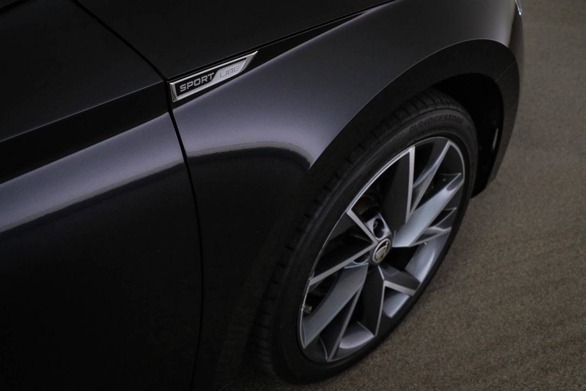 Škoda Superb Skoda Superb Combi 1.4 TSI iV Sportline Business | Panoramadak | Sport stoelen |