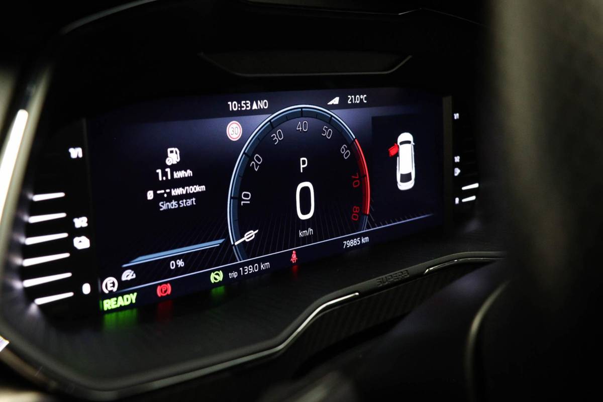 Škoda Superb Skoda Superb Combi 1.4 TSI iV Sportline Business | Panoramadak | Sport stoelen |