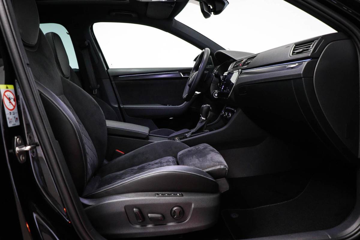 Škoda Superb Skoda Superb Combi 1.4 TSI iV Sportline Business | Panoramadak | Sport stoelen |