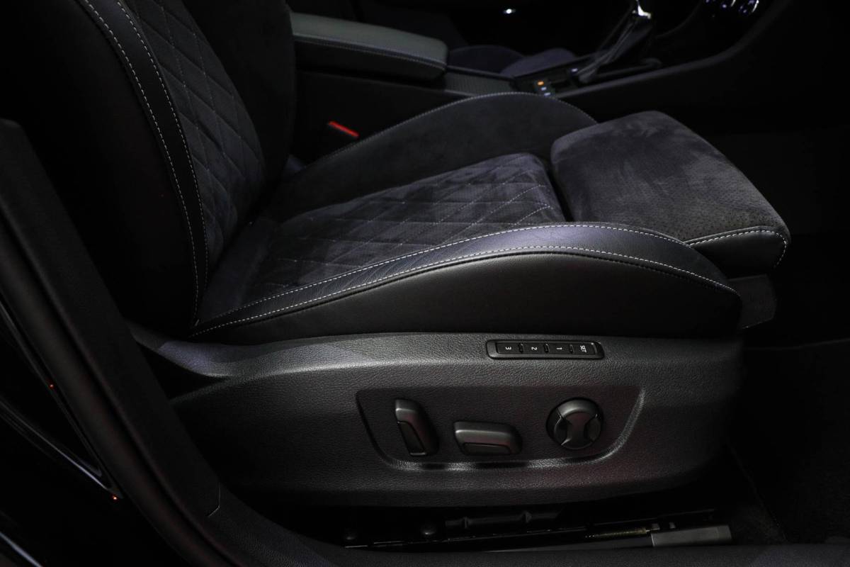 Škoda Superb Skoda Superb Combi 1.4 TSI iV Sportline Business | Panoramadak | Sport stoelen |