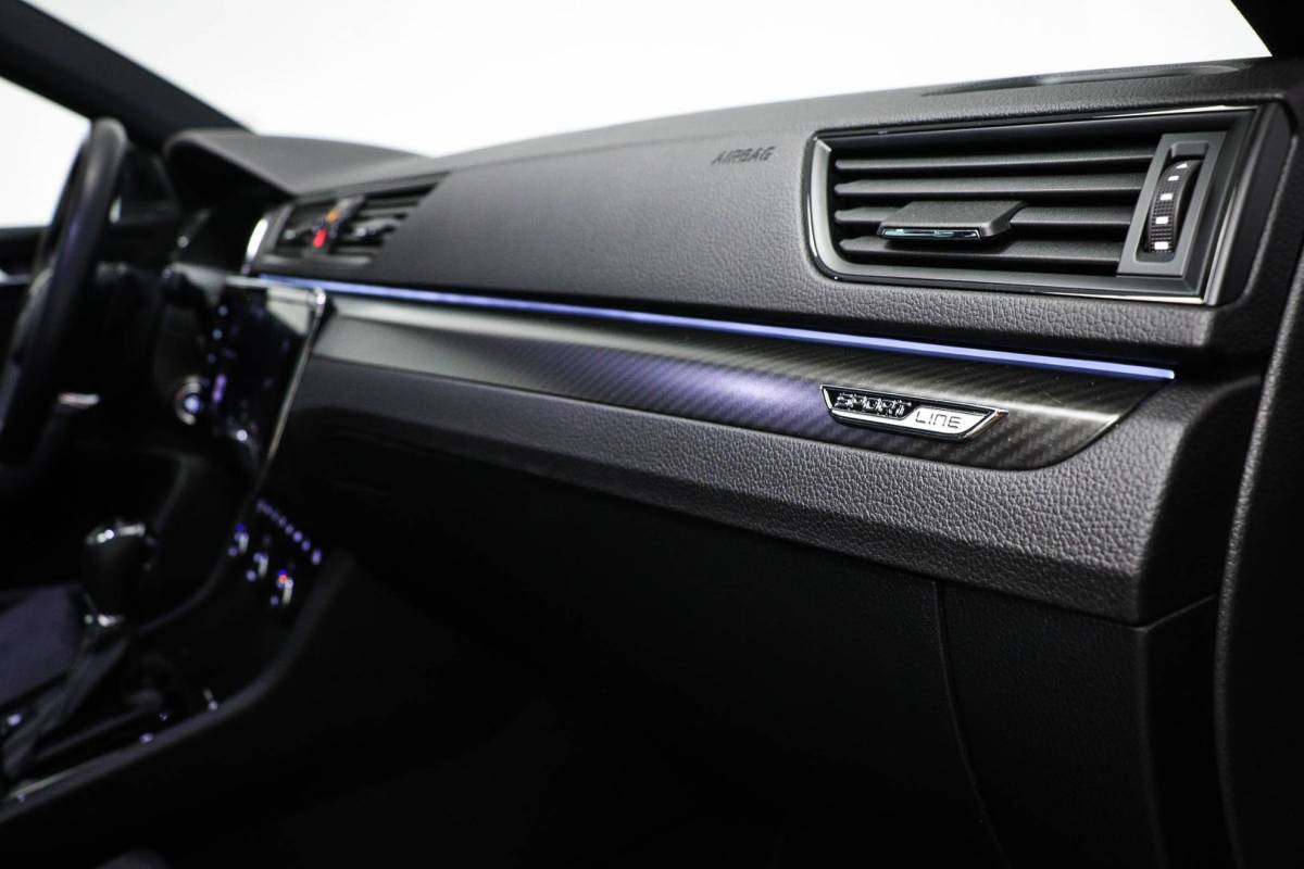 Škoda Superb Skoda Superb Combi 1.4 TSI iV Sportline Business | Panoramadak | Sport stoelen |