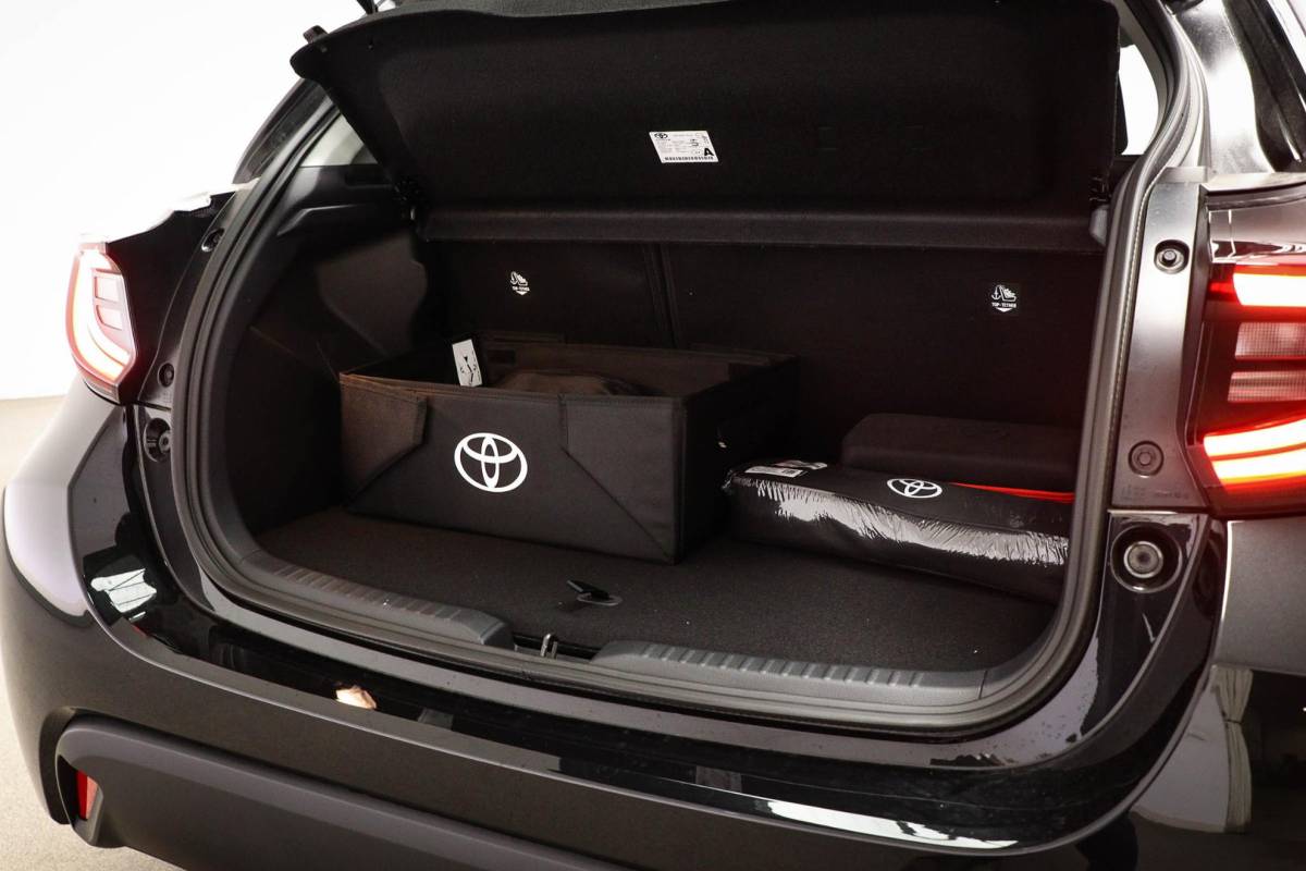 Toyota Yaris Toyota Yaris 1.5 Hybrid 115 First Edition | CLIMA | STUURVERWARMING | APPLE | CAMERA