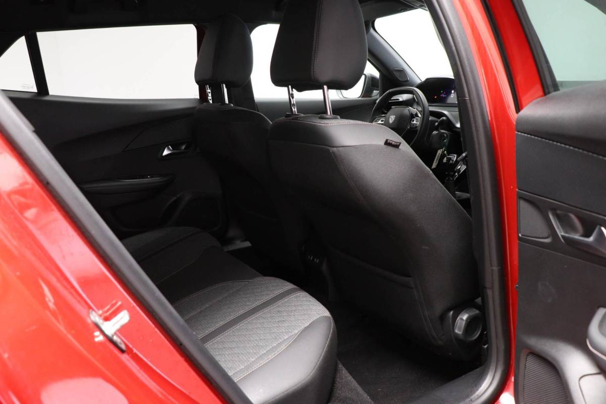 Peugeot 2008 Peugeot 2008 1.2 PureTech 100 Allure | NAVI PACK | LED HALF LEDER | DAB | APPLE | CAMERA