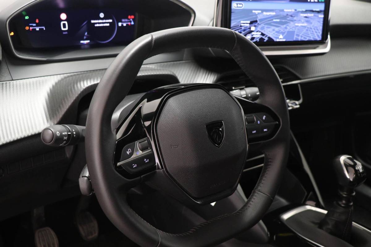 Peugeot 2008 Peugeot 2008 1.2 PureTech 100 Allure | NAVI PACK | LED HALF LEDER | DAB | APPLE | CAMERA