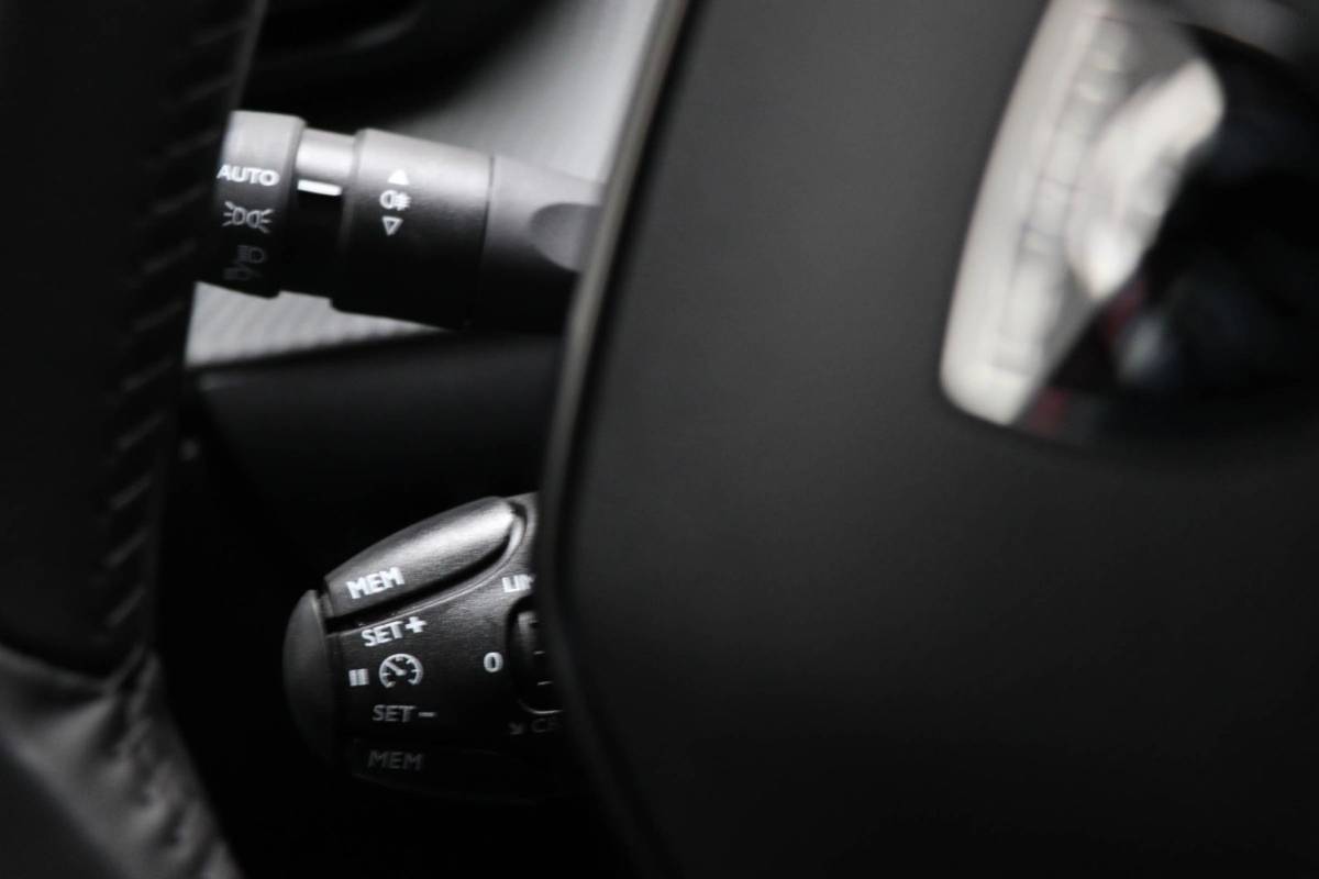 Peugeot 2008 Peugeot 2008 1.2 PureTech 100 Allure | NAVI PACK | LED HALF LEDER | DAB | APPLE | CAMERA