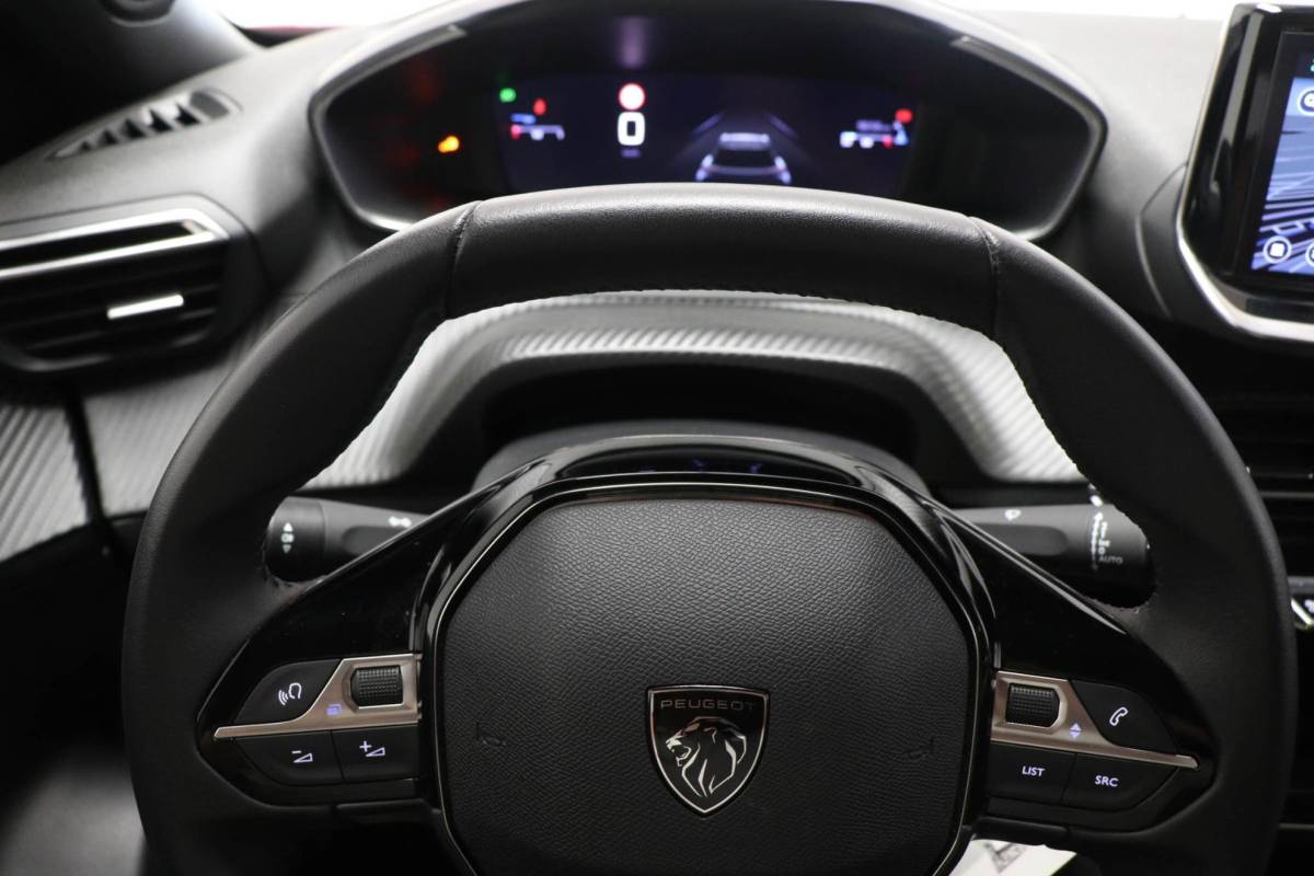 Peugeot 2008 Peugeot 2008 1.2 PureTech 100 Allure | NAVI PACK | LED HALF LEDER | DAB | APPLE | CAMERA
