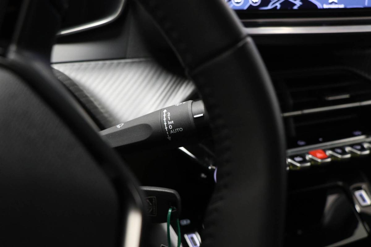 Peugeot 2008 Peugeot 2008 1.2 PureTech 100 Allure | NAVI PACK | LED HALF LEDER | DAB | APPLE | CAMERA