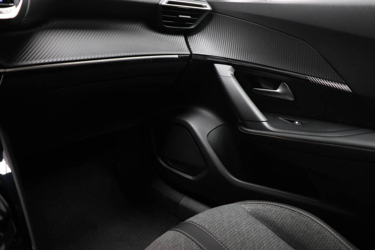 Peugeot 2008 Peugeot 2008 1.2 PureTech 100 Allure | NAVI PACK | LED HALF LEDER | DAB | APPLE | CAMERA