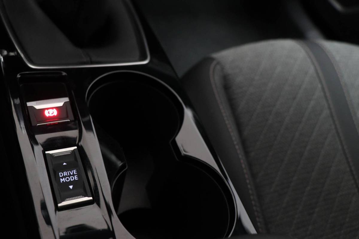 Peugeot 2008 Peugeot 2008 1.2 PureTech 100 Allure | NAVI PACK | LED HALF LEDER | DAB | APPLE | CAMERA