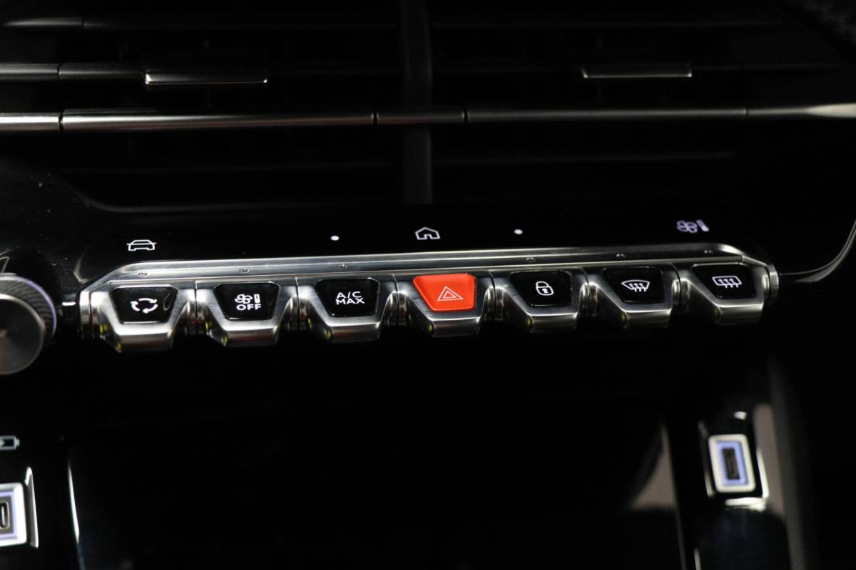 Peugeot 2008 Peugeot 2008 1.2 PureTech 100 Allure | NAVI PACK | LED HALF LEDER | DAB | APPLE | CAMERA